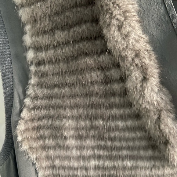 Brunello Cucinelli Gray Fur-Trimmed Vest - Picture 3 of 4